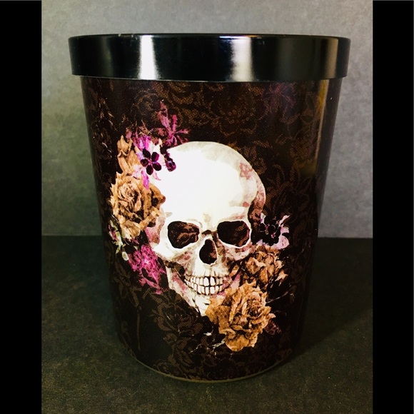 Halloween Skull & Roses 2 Wick 16 oz Candle Cider - Picture 1 of 6